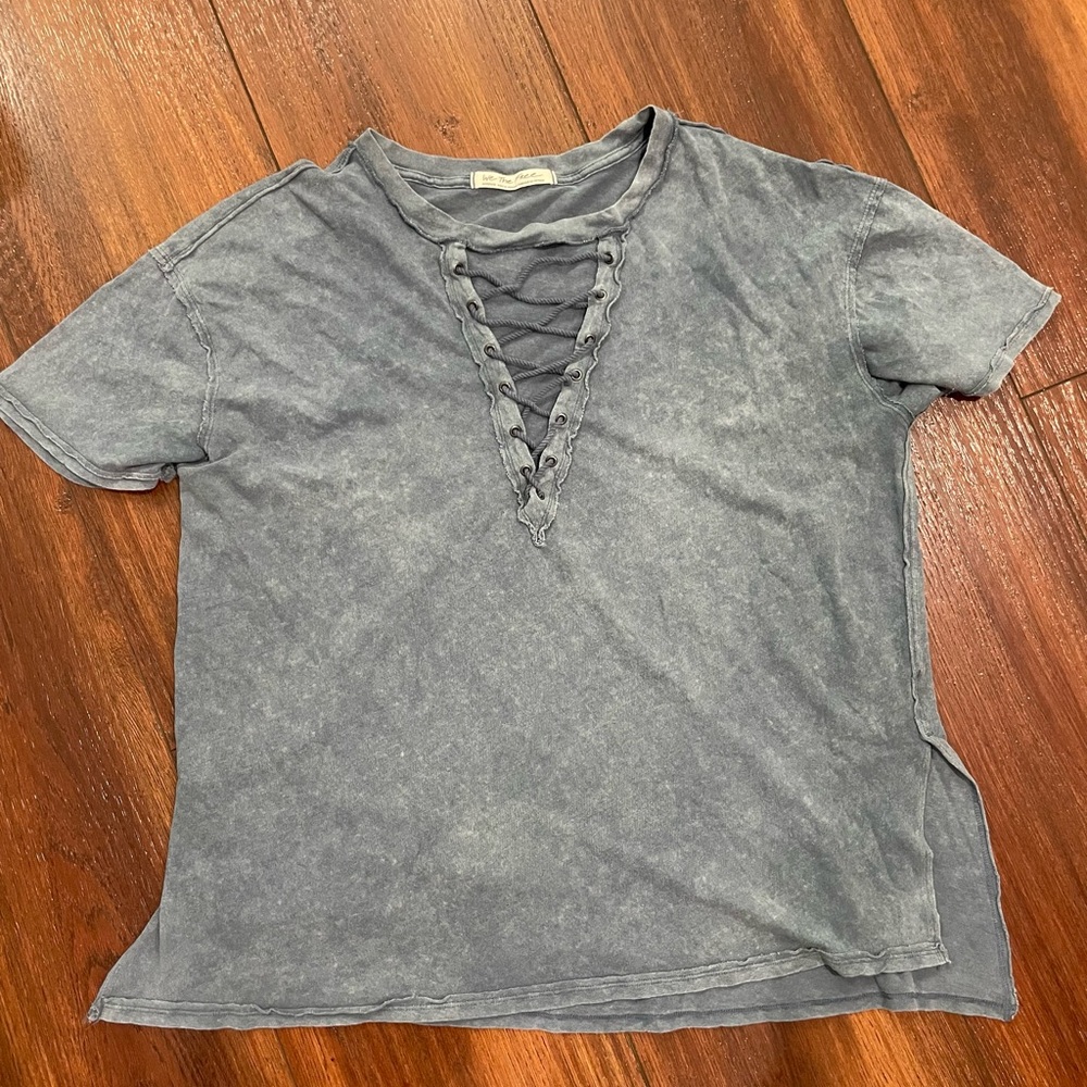 We The Free Azalea Acid Blue Tee Shirt Women’s Medium Lace Up Deep Vee Detail - Picture 4 of 9